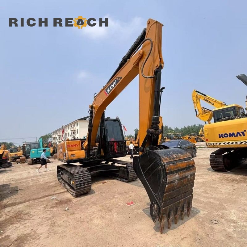 Hydraulic main pump and valve block of a 2025 SANY 135C excavator priced at $20,833